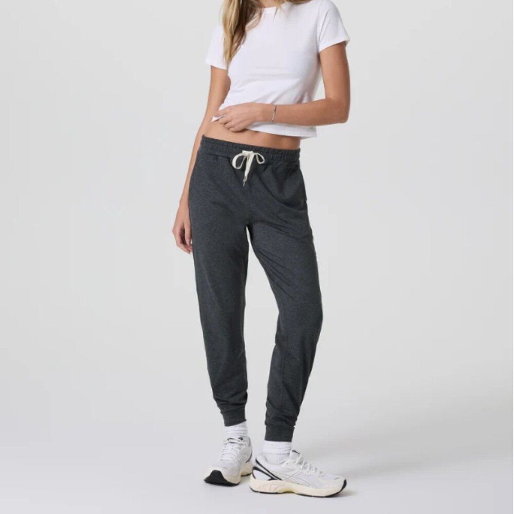Like New! Vuori Performance Jogger Charcoal Heather in Size XL